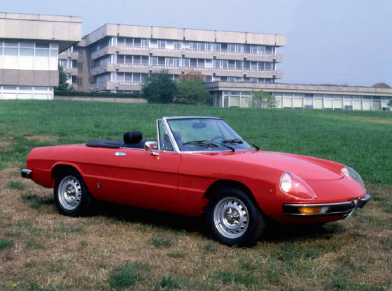 ALFA_ROMEO/alfa2000spiderred.jpg