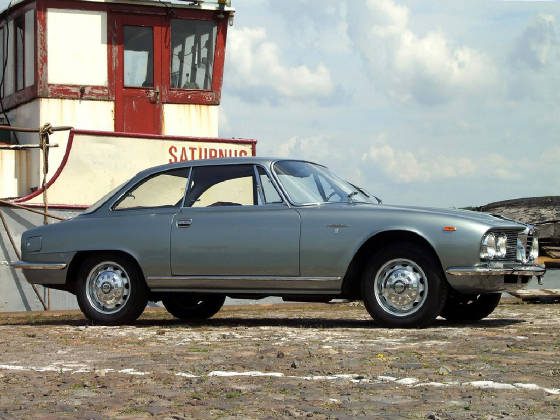 ALFA_ROMEO/alfa2600sprintsilver.jpg