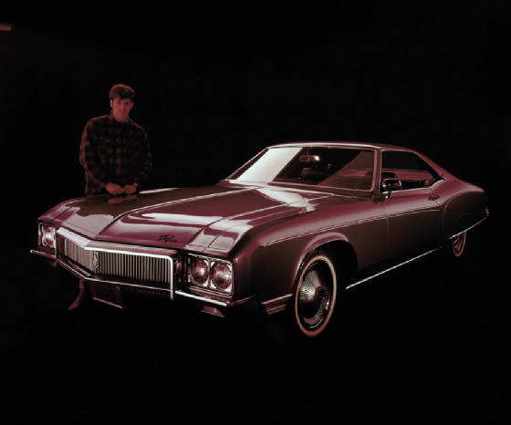 BUICK_RIVIERA/1970bkrivcranfront.jpeg