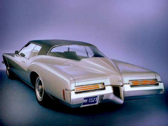 BUICK_RIVIERA/1971bkrivslvrrearr.jpeg