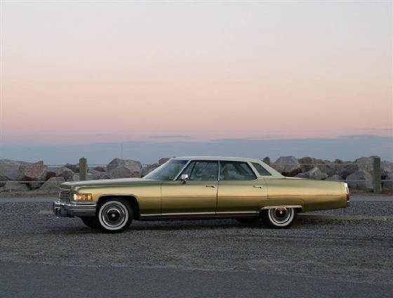 CADILLAC/1976cadsedndevillegld.jpg