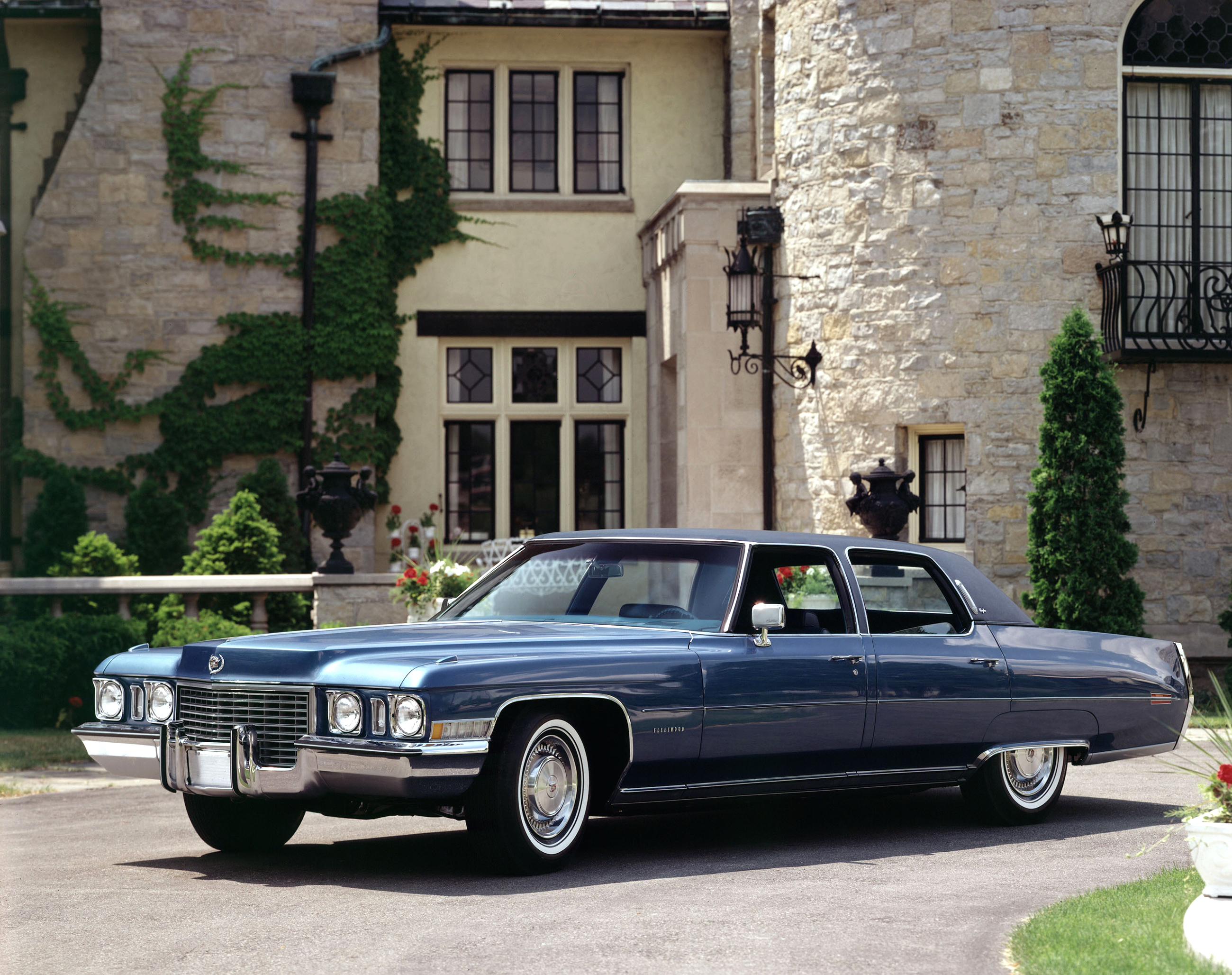 CADILLAC/1977coupedeville.jpg