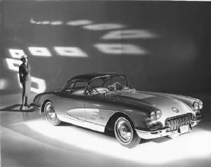 CHEV_CORVETTE/1958chevcorvettebnwRt.jpg