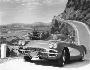 CHEV_CORVETTE/1961chevcorvettefrontbnw.jpg