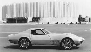 CHEV_CORVETTE/1971chevcorvettebnwside.jpg