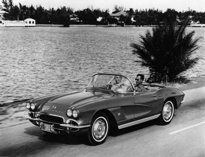 CHEV_CORVETTE/1962chevcorvettebnwfr.jpg