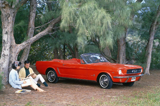 FORD_MUSTANG/1965fordmustcvredfrt.jpg