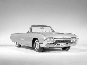 FORD_THUNDERBIRD/1963fordtbirdconvbnwfront.jpeg