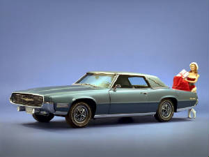 FORD_THUNDERBIRD/1967fordtbirdapolloblufront.jpg