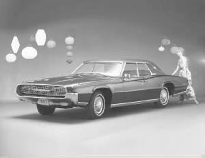 FORD_THUNDERBIRD/1967fordtbirdland4drbnw.JPG