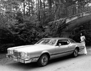 FORD_THUNDERBIRD/1973fordtbirdblnwfr.jpg