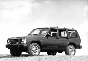 JEEP_CHEROKEE/1986jeepcherokeechief4dbnw.jpg