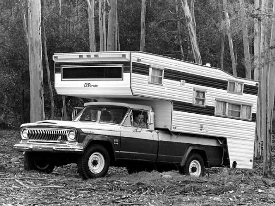 JEEP_TRUCK/1970jeepgladiatorwcamp.jpg