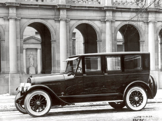 LINCOLN/1922lincmodelLberlinesedan.jpg