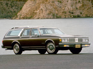 OLDSMOBILE_CUSTOM_CRUISER/1990custcrsrfrt.jpeg