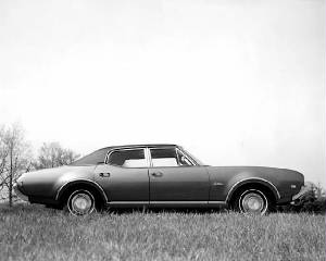 OLDSMOBILE_CUTLASS/1968cut4drbnw.jpg