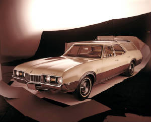 OLDSMOBILE_CUTLASS/1968vistacrsryell.jpg