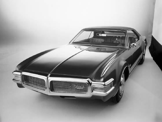 OLDSMOBILE_TORONADO/1969oldstorobnwfrt.jpeg