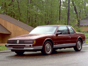 OLDSMOBILE_TORONADO/1987oldstoormaroon.jpeg