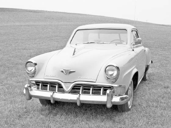 STUDEBAKER/1952studecahmpionstarltcpebnw.jpeg