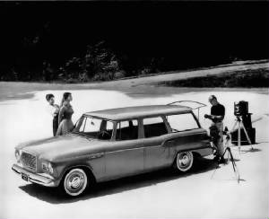 STUDEBAKER_LARK/1960studelark4drwagbnw.jpg