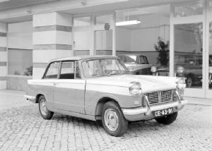 TRIUMPH/triumphherald1200saloonbnwdlr.jpeg