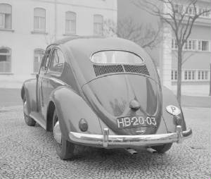 VOLKSWAGEN_BEETLE/195354vw1200deluxerear.jpg