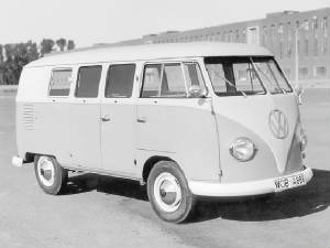 VOLKSWAGEN_BUS/1950vwtransporterdeluxebnw.jpeg